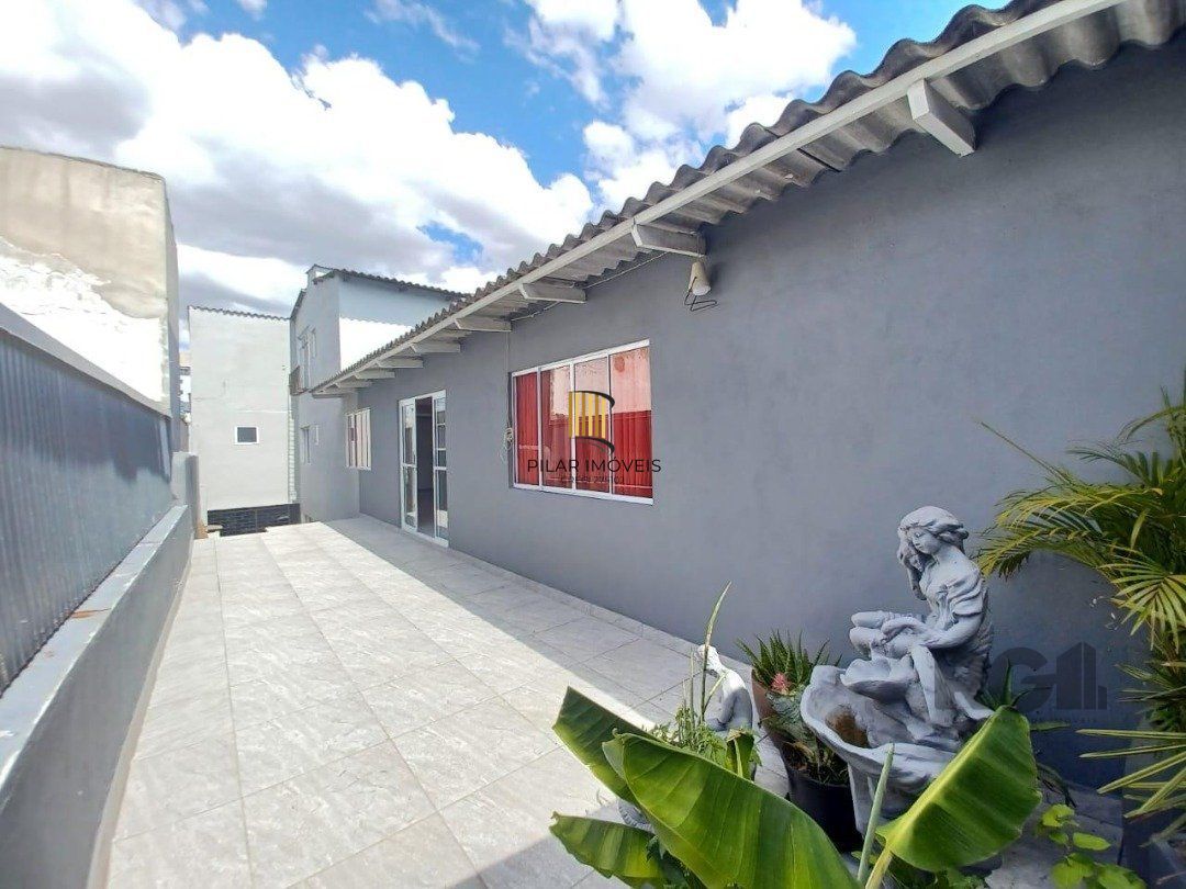 Casa 4 dormitórios no bairro Navegantes