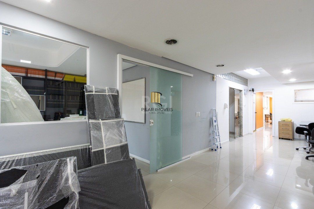 Sala em andar inteiro com 141,77 m2 privativos