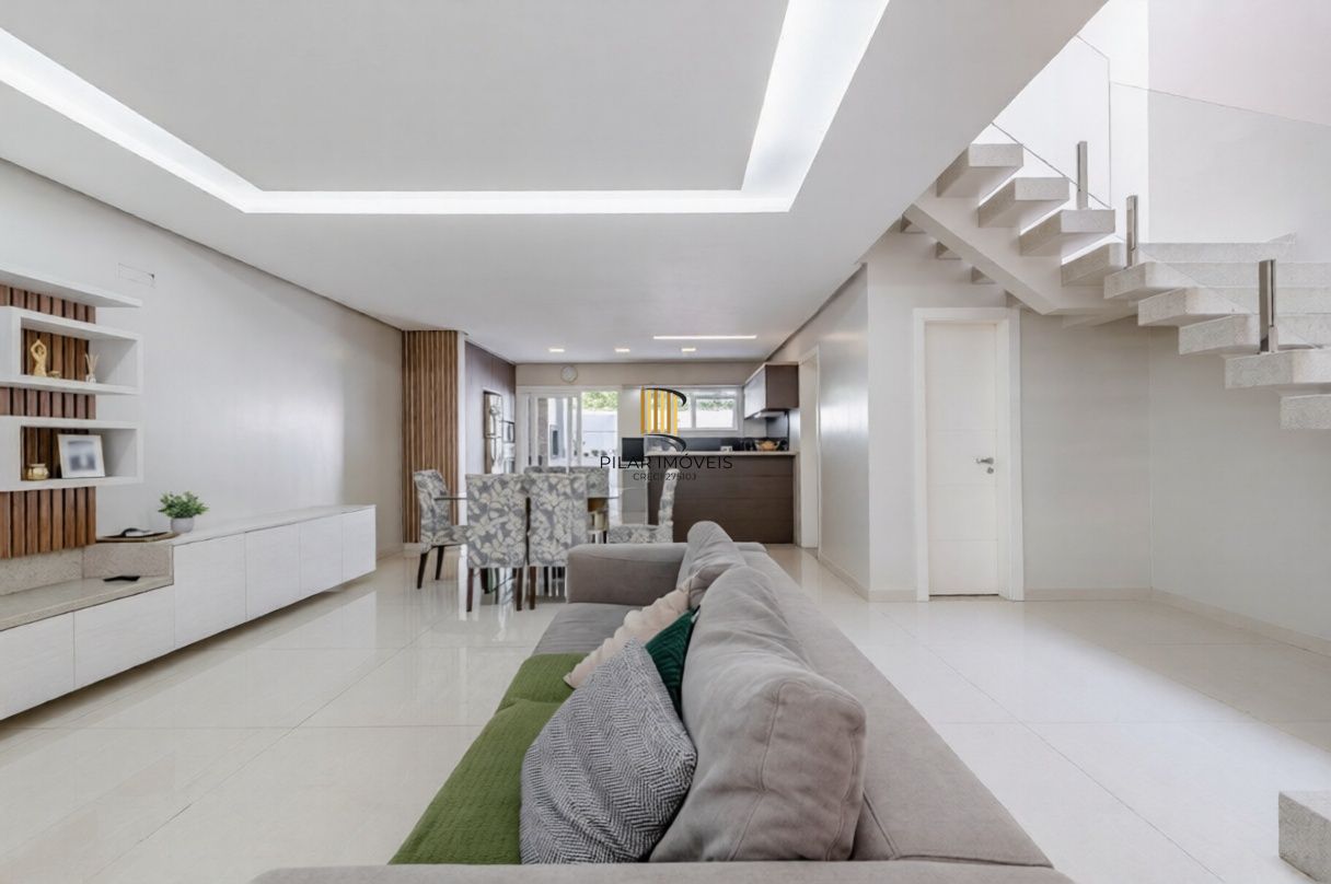 Casa em Condomínio com 228m² e 3 dormitórios, 1 suíte, 3 vagas no bairro Sarandi