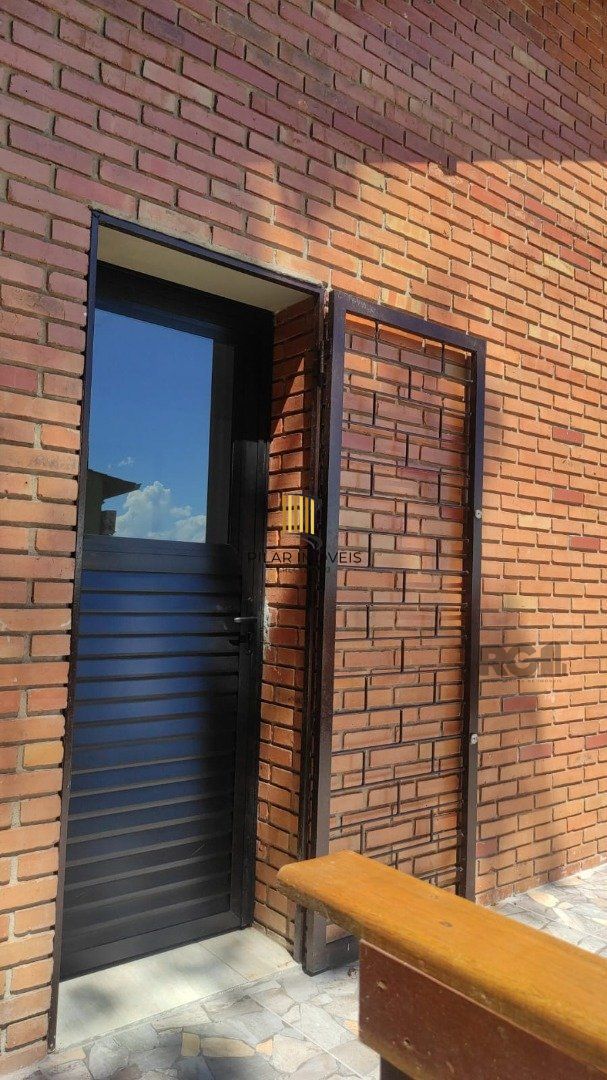 AMPLA CASA COM PRAIA PRIVATIVA NA ZONA SUL DE POA