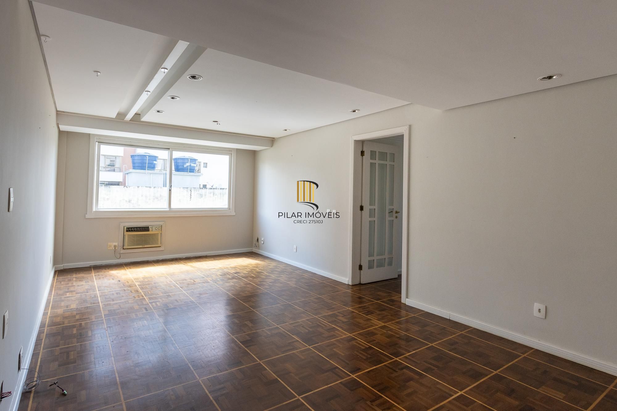 Apartamento amplo e bem localizado no Menino Deus!!