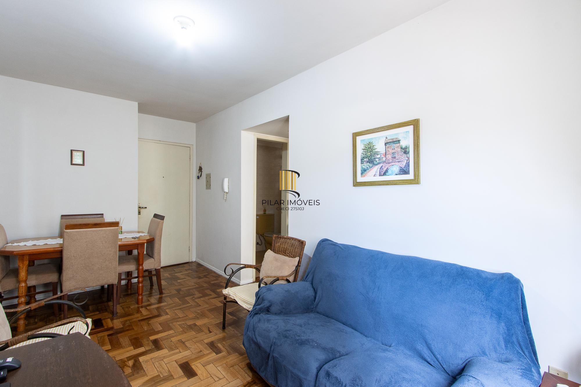 Apartamento com 1 quarto com vaga coberta e escriturada no bairro Cristal.