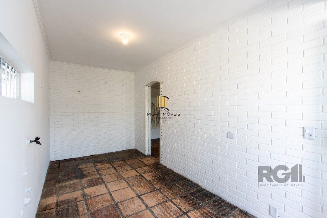 Casa para Venda - 337m², 3 dormitórios, sendo 1 suites, 3 vagas - Cristal