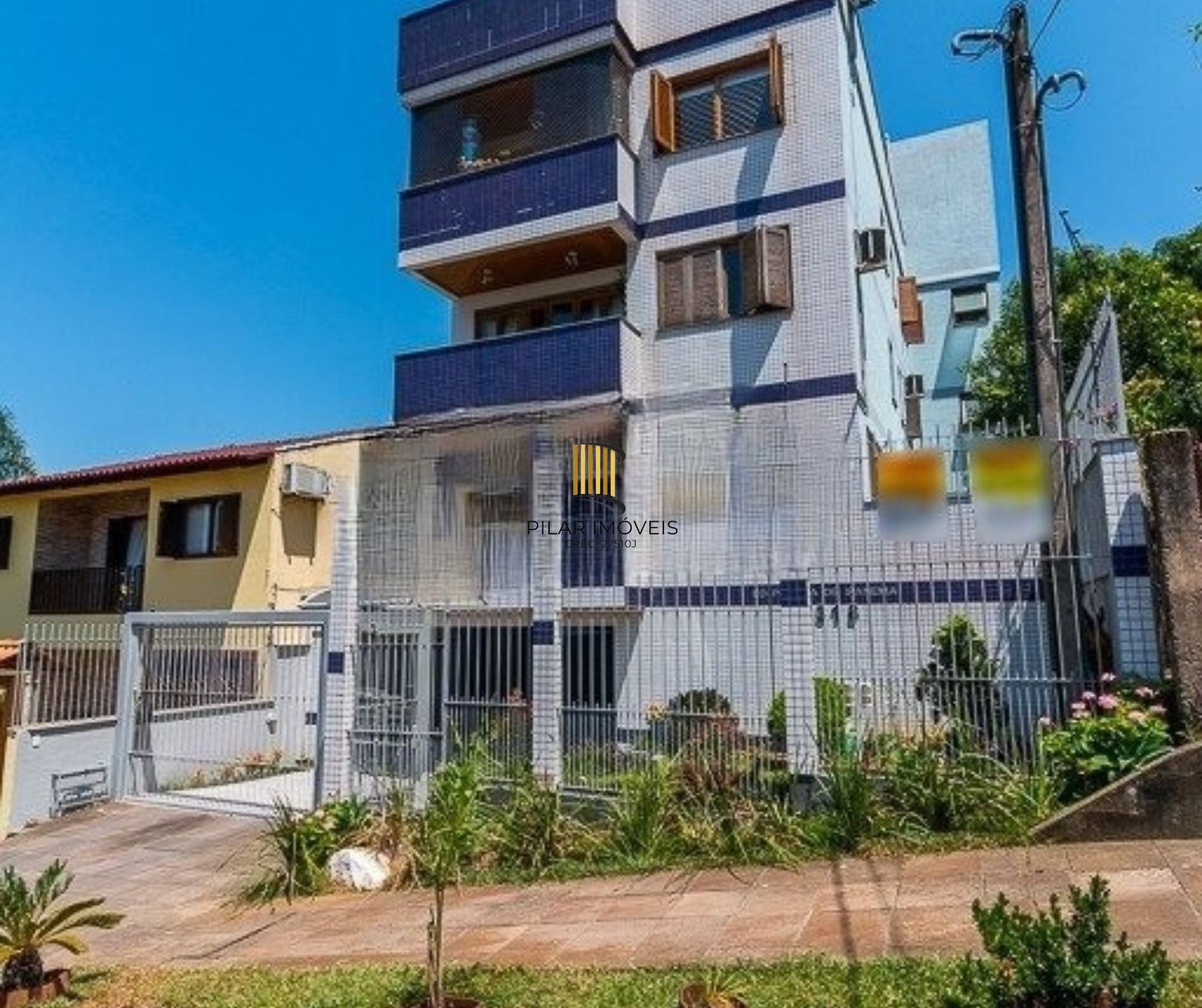 Apartamento de 2 dormitórios, 1 suíte, closet e 2 vagas de garagem .