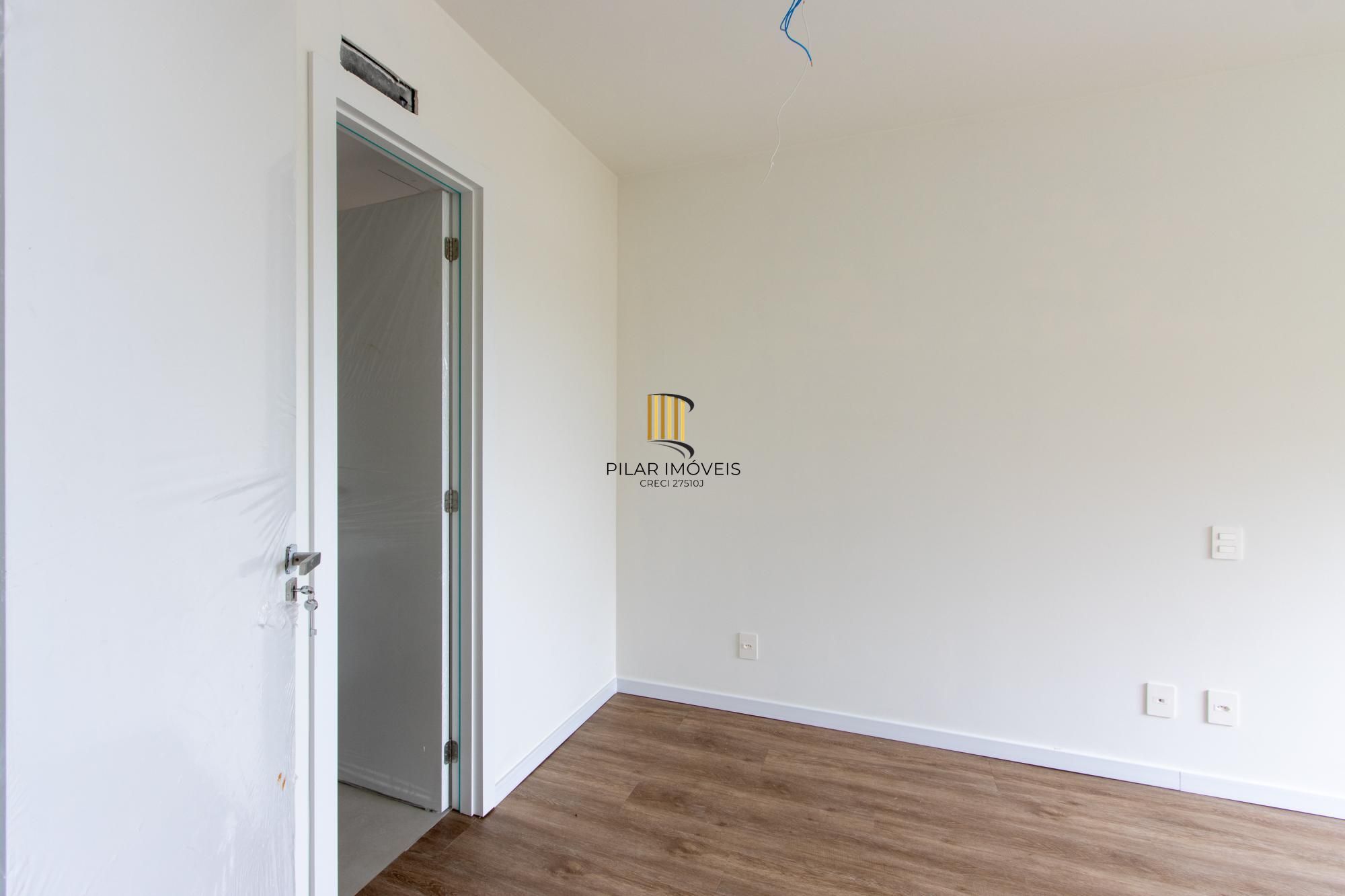 Infra Completa 3 Dormitórios sendo 1 suíte 1 Banheiro social acesso para os dois quartos. churrasqueira e lareira.