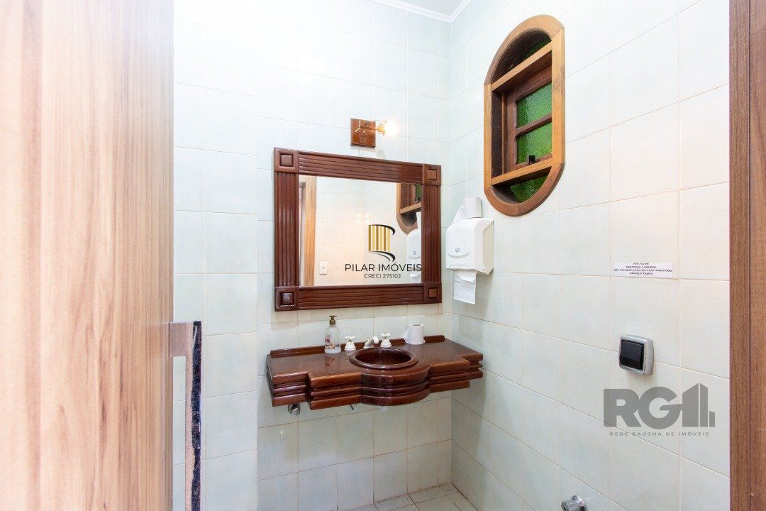 Excelente casa comercial com aproximadamente 300m² de área construída