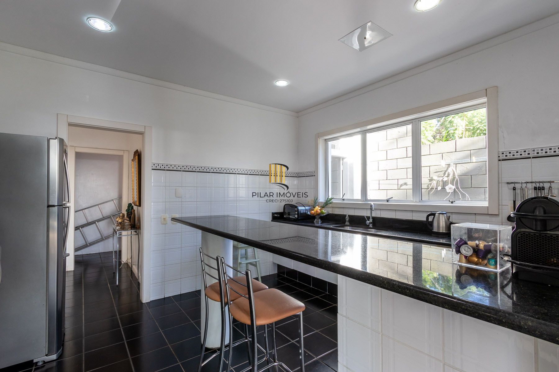 Casa para Venda - 470m², 3 dormitórios, sendo 1 suites, 6 vagas - Nonoai