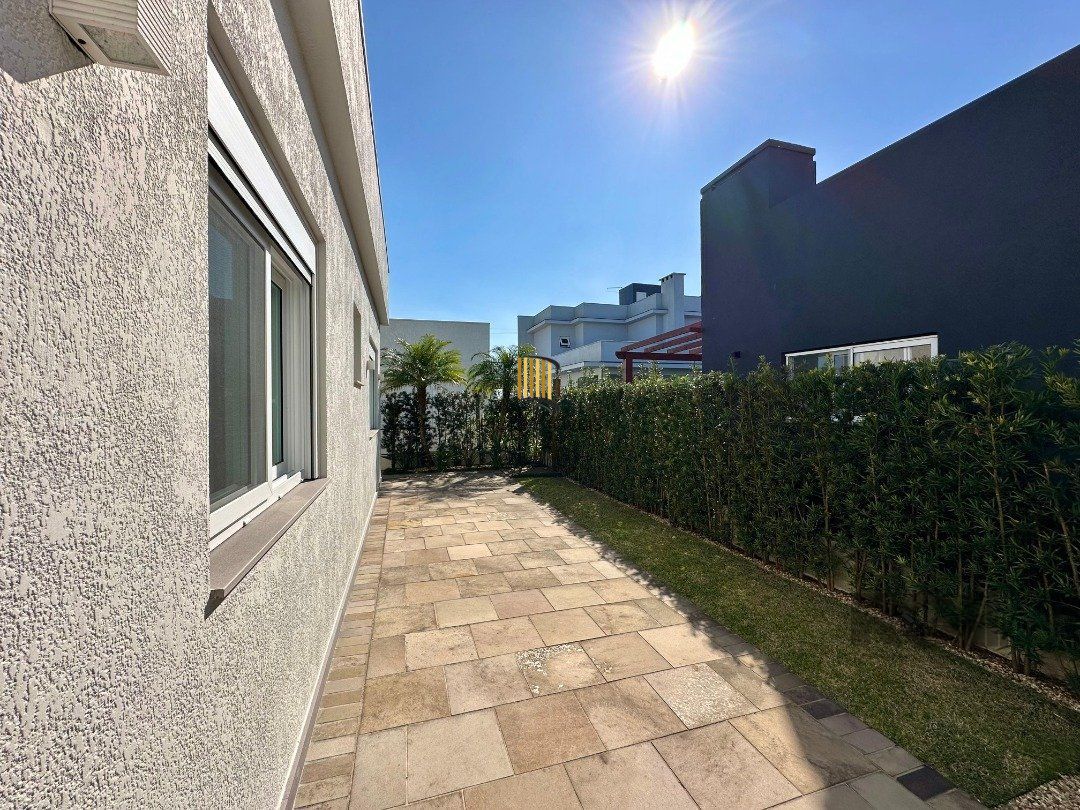 Casa de Condomínio 3 dormitórios no bairro Dubai