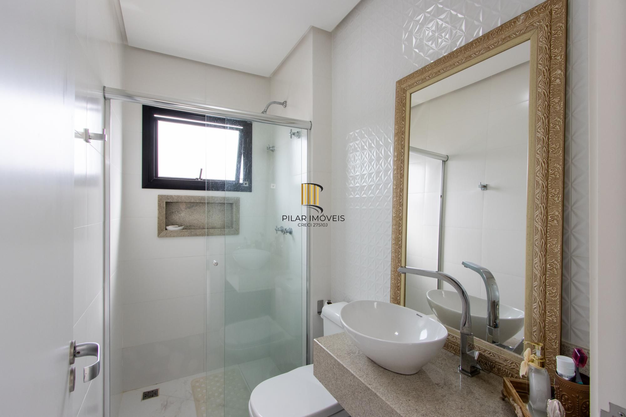 Excelente casa de alvenaria, 4 dormitórios, 2 suítes e 2 vagas de garagem.