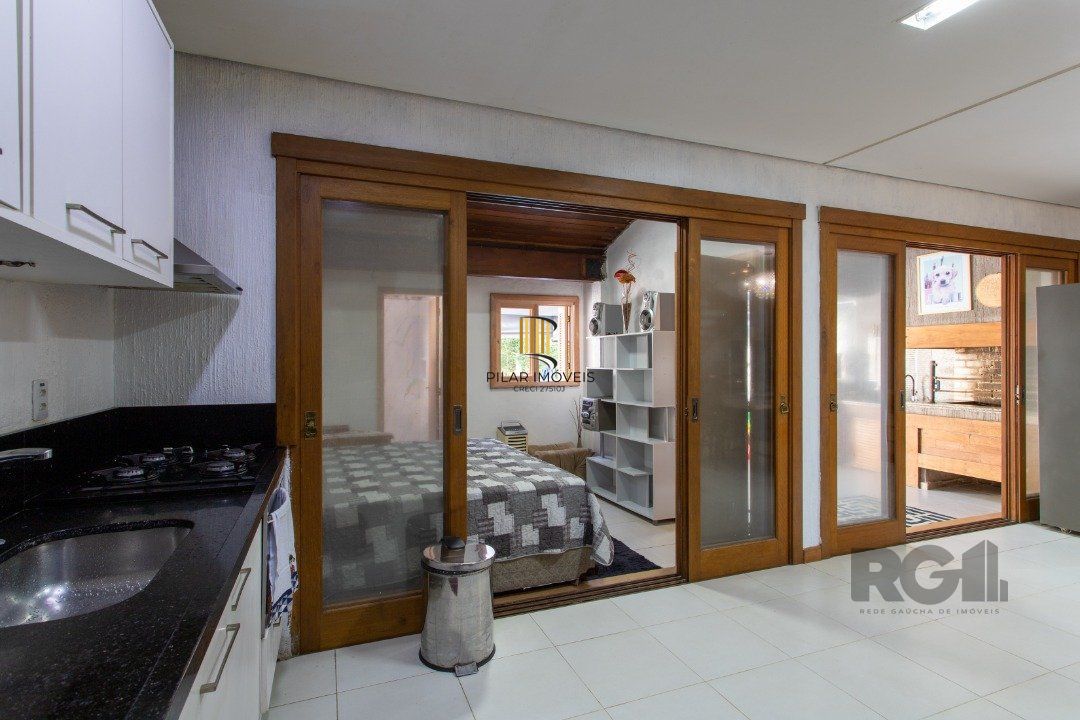 Casa de Condomínio 4 dormitórios no bairro Belém Novo