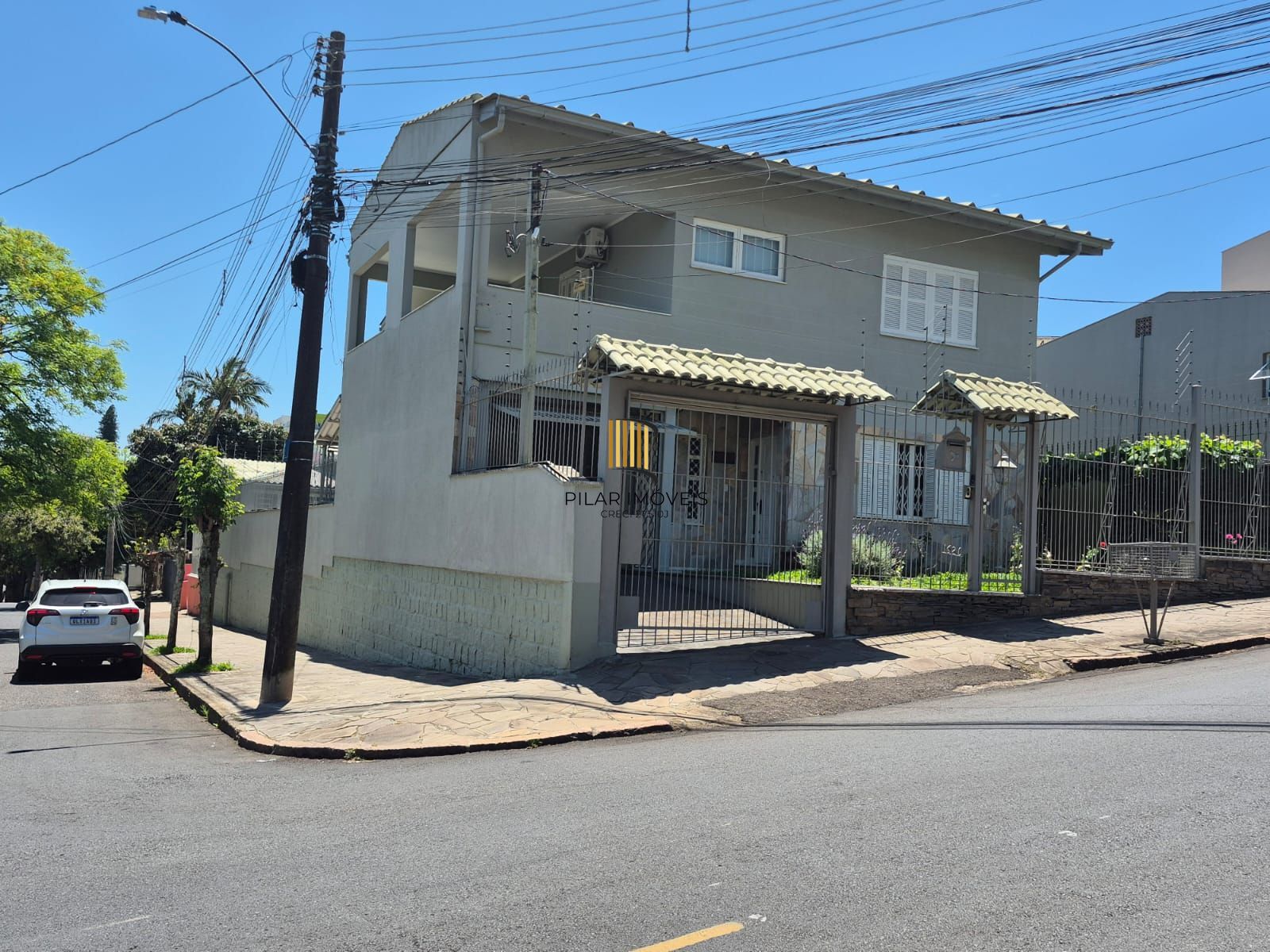 Casa 4 Dormitórios 1 suite 3 banheiros piscina e churasqueira