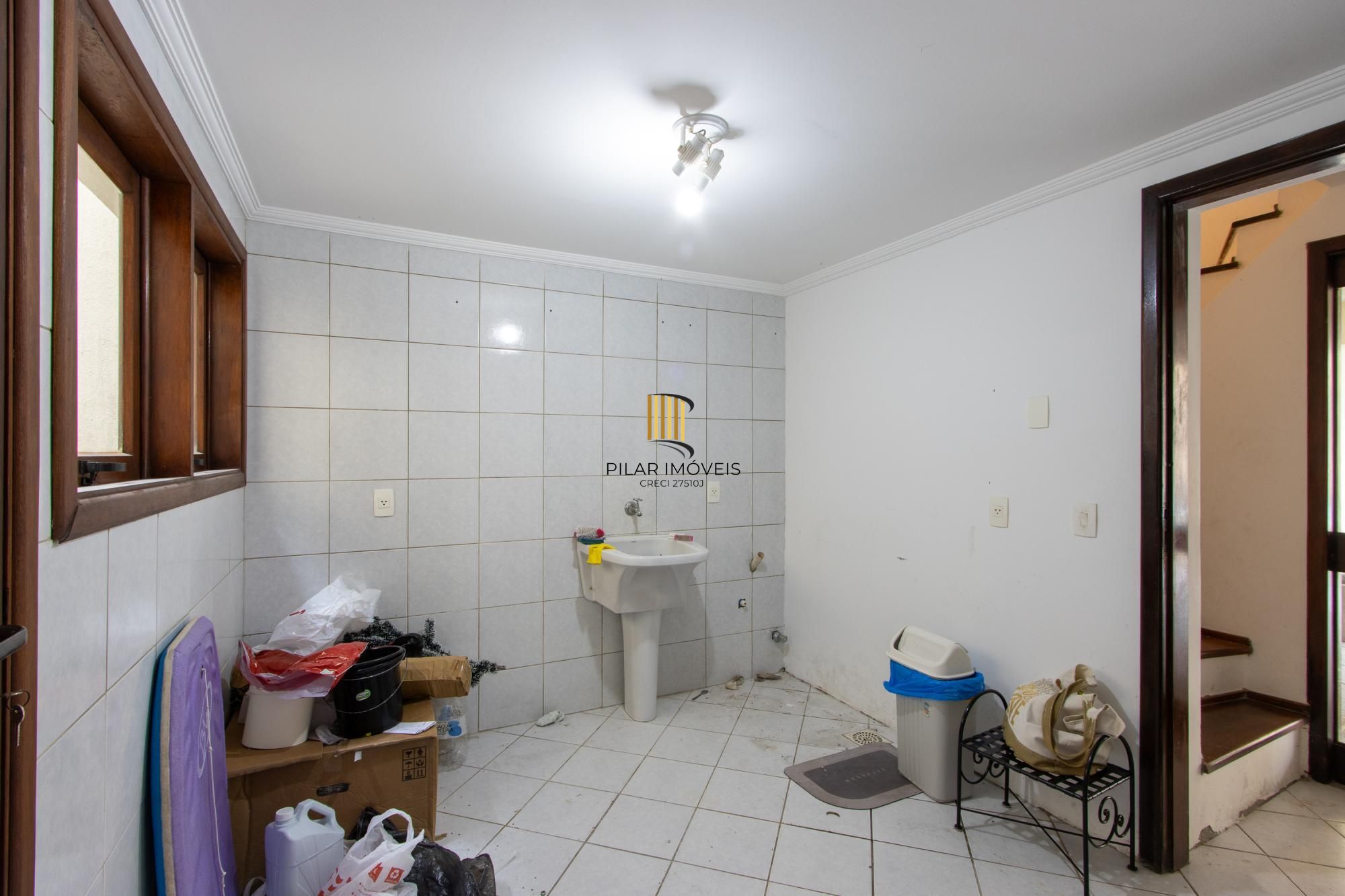 Casa de Condomínio 3 dormitórios no bairro Cristal