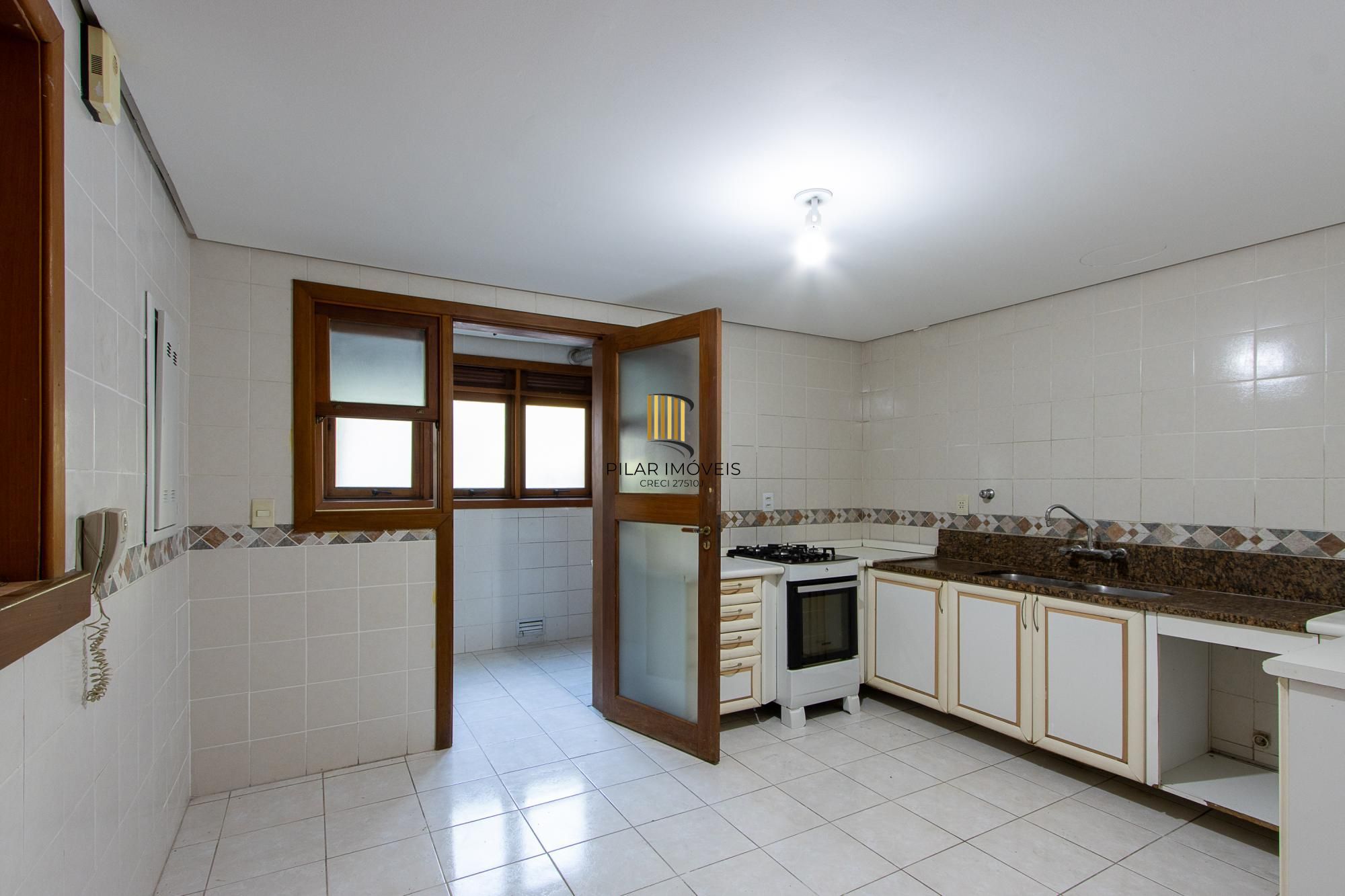 Apartamento bairro Cavalhada com 03 dormitórios, gabinete e 2 vagas 134,35m2 privativos!