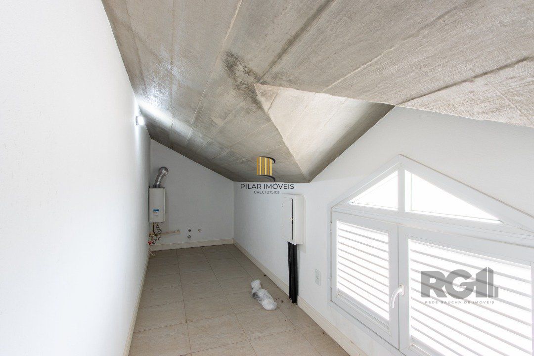 Casa mobiliada no Condomínio Las Rocas com 3 suítes,