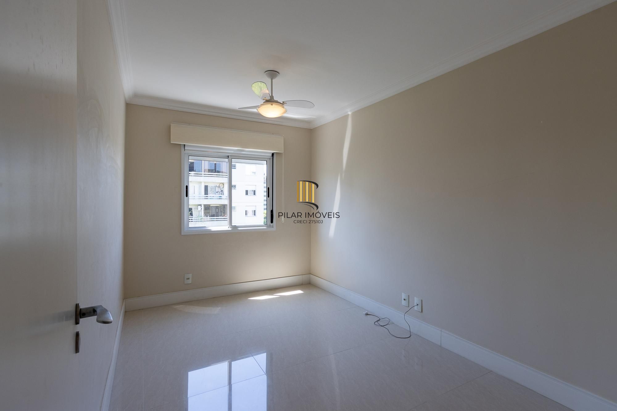 Apartamento de 3 dormitórios, 1 suíte e 2 vagas escrituradas no bairro Tristeza.