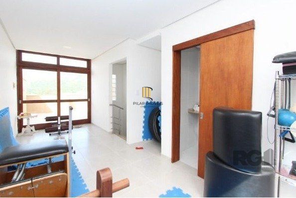 Casa para Venda - 180m², 3 dormitórios, sendo 3 suites, 3 vagas - Hípica