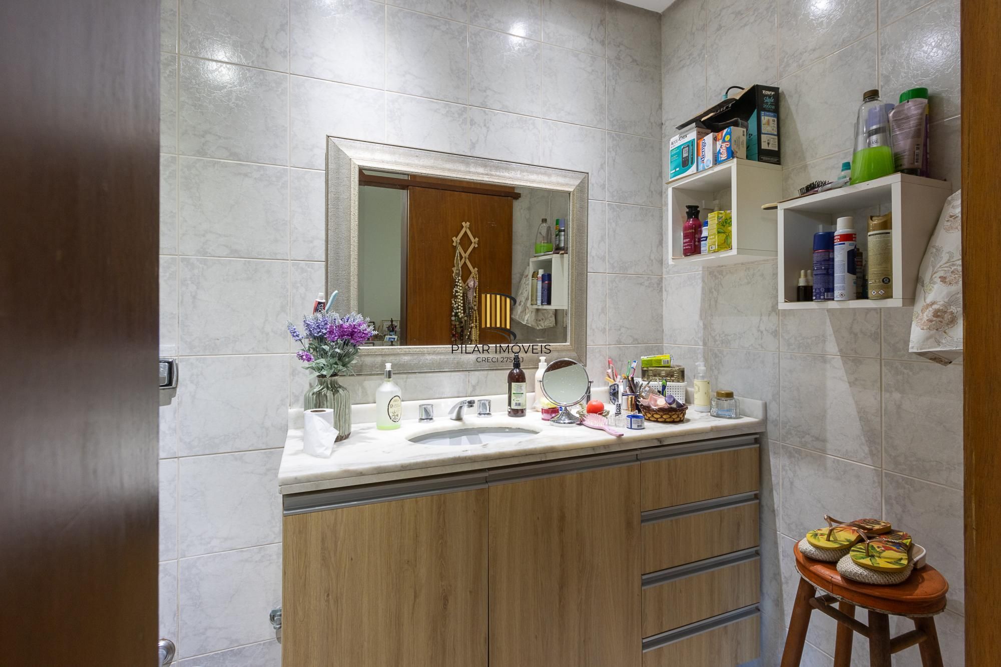 Casa em condomínio á venda com 6 dormitórios em Porto Alegre