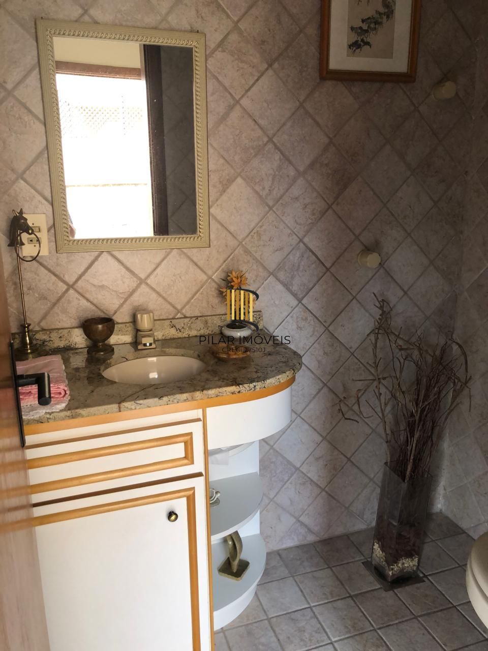 Casa de condomínio, 3 quartos, 1 suíte, 1 vaga coberta, no bairro Espirito Santo.