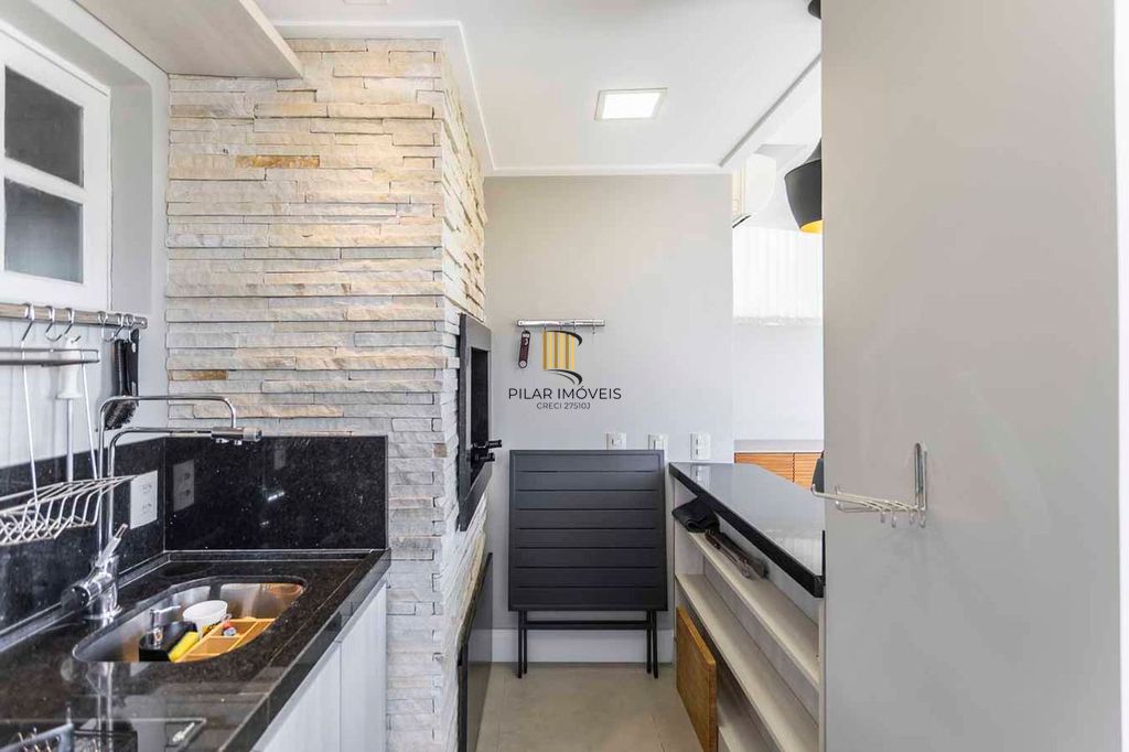 Cobertura semi mobiliada!