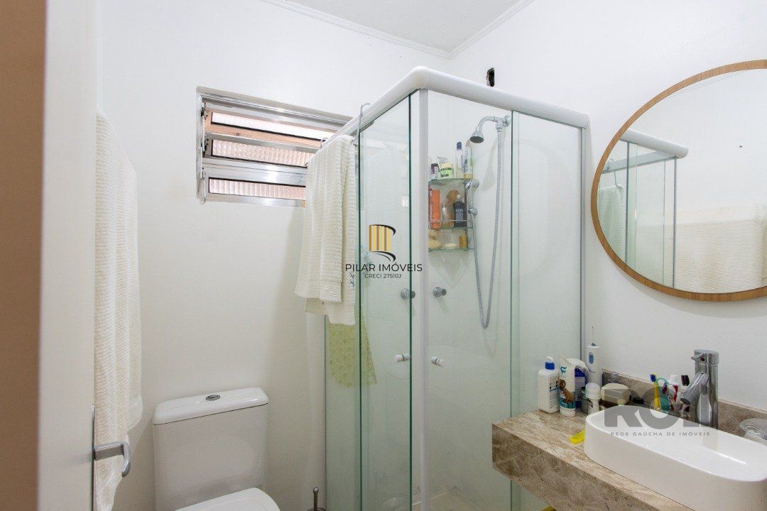 Casa térrea, 3 quartos, edícula, com 2 suites, pátio - Bairro Guarujá