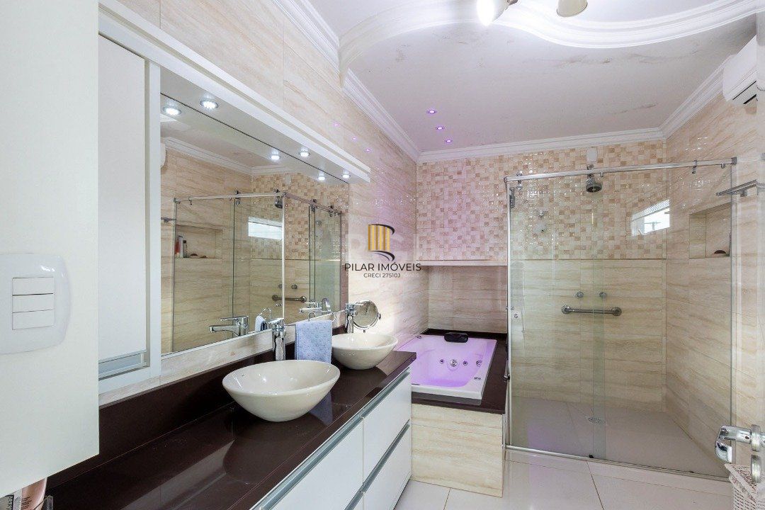 Casa para Venda - 377m², 4 dormitórios, sendo 3 suites, 3 vagas - Guarujá