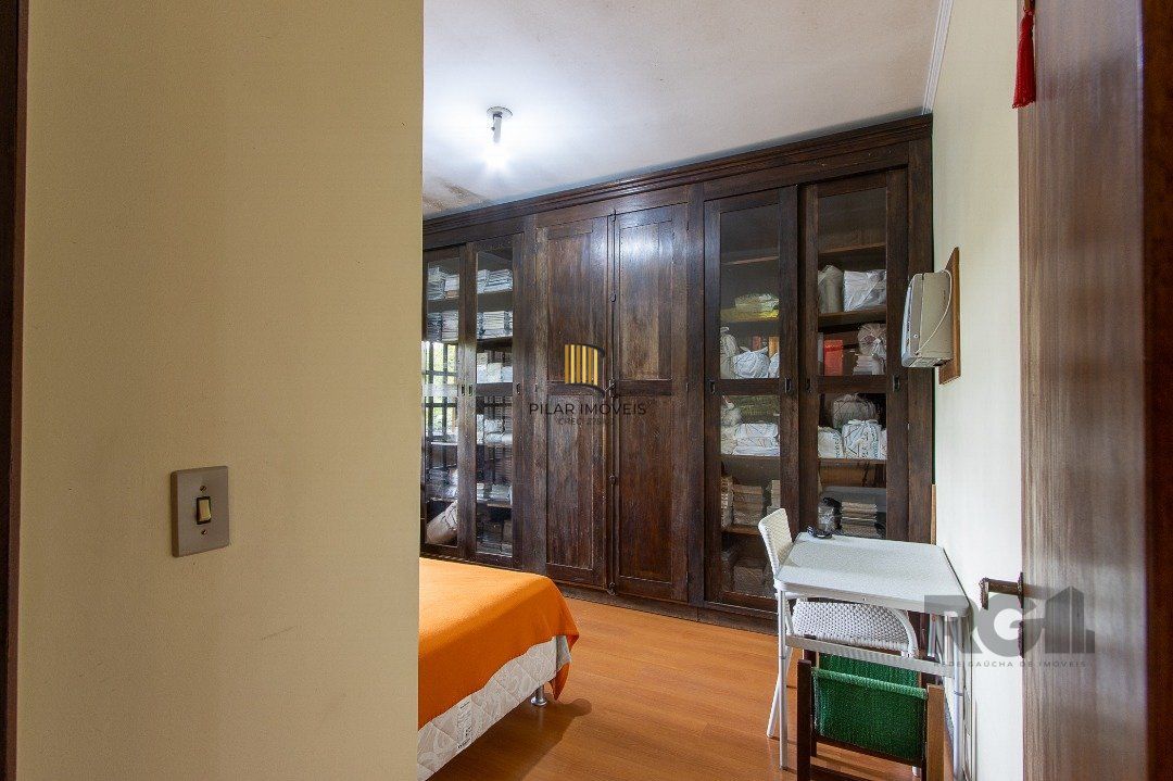 Casa para Venda - 300m², 3 dormitórios, sendo 1 suites, 4 vagas - Nonoai