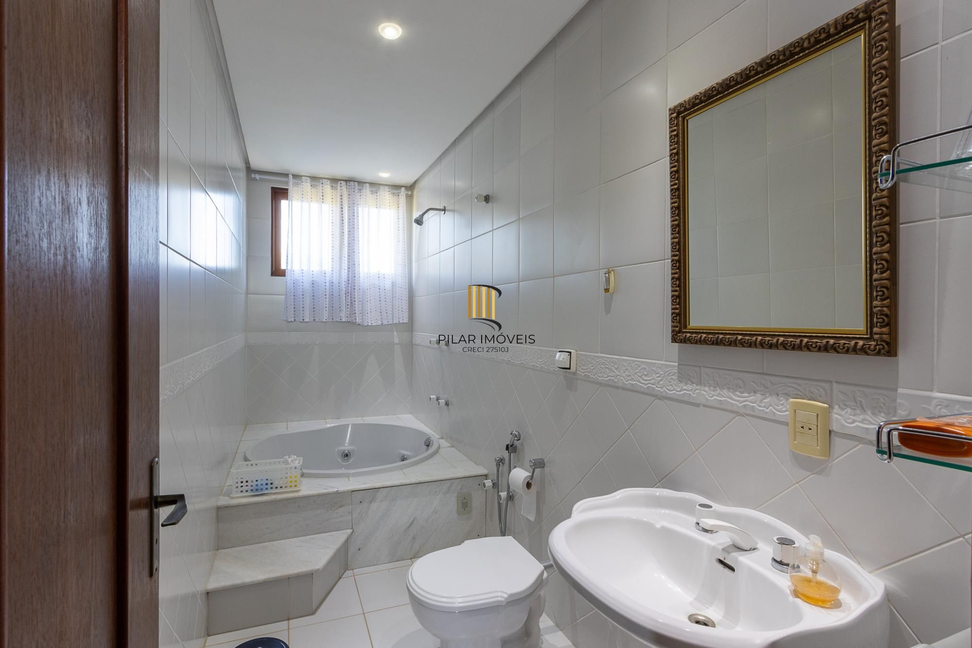 Casa em condomínio á venda com 6 dormitórios em Porto Alegre