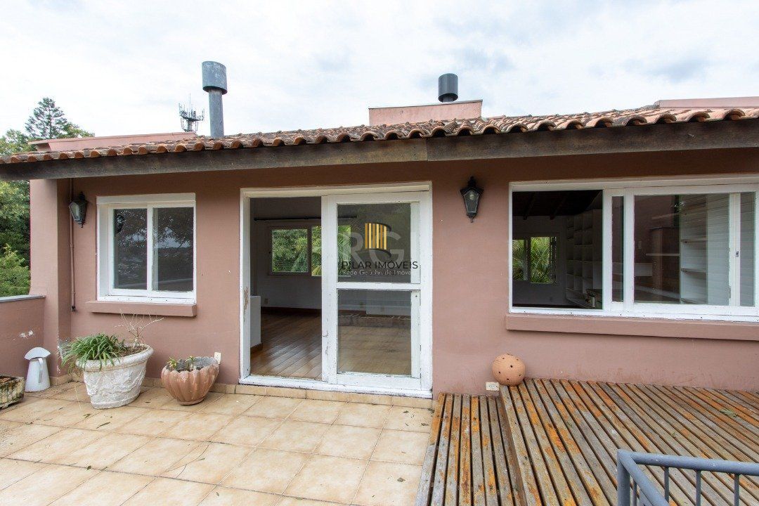 Sobrado com 300m² à venda, 3 quartos, 1 suite, 2 vagas - Bairro Espírito Santo
