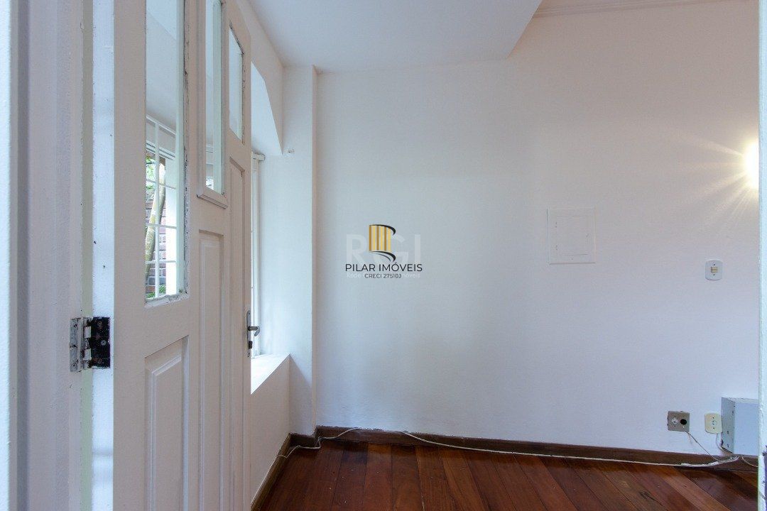 Sobrado com 300m² à venda, 3 quartos, 1 suite, 2 vagas - Bairro Espírito Santo
