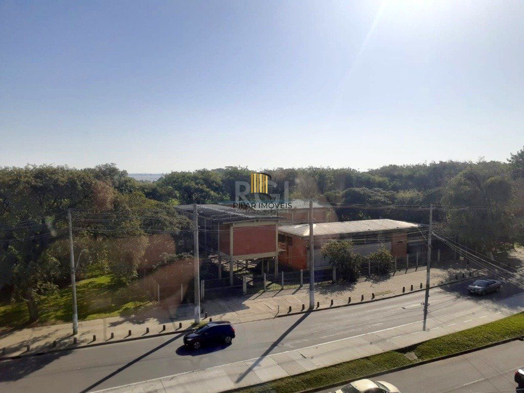 sala comercial com 39m² privativos com hall de espera, banheiro e  ampla sala/escritório com móveis sob medida.
