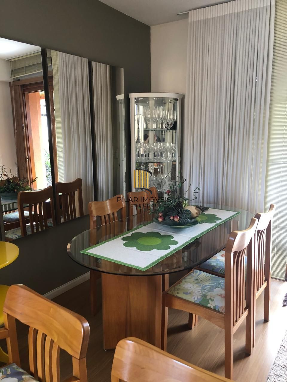 Casa de condomínio, 3 quartos, 1 suíte, 1 vaga coberta, no bairro Espirito Santo.