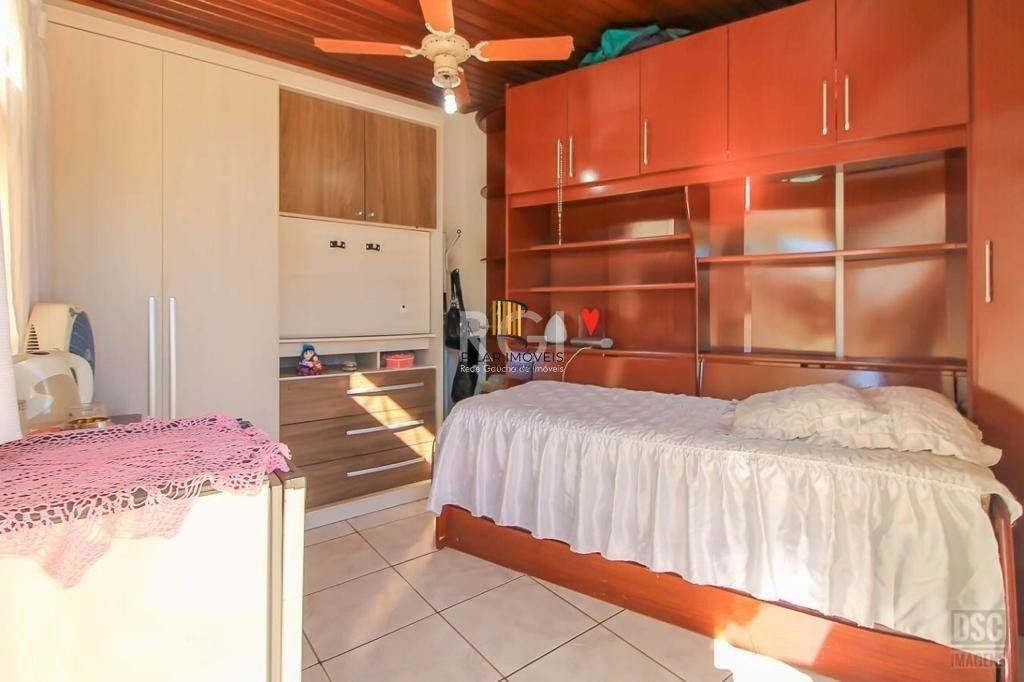 casa Living para 3 ambientes com lavabo, cozinha com pia e armários planejados