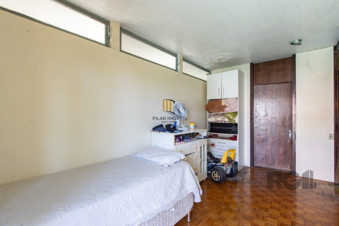 Casa com 724 m² privativos, 4 dormitórios sendo 4 suítes, 6 vagas sendo 3 cobertas