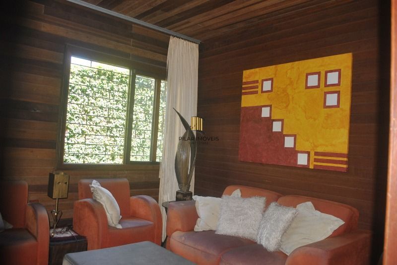 Casa para Venda - 250m², 3 dormitórios, 4 vagas - Serraria