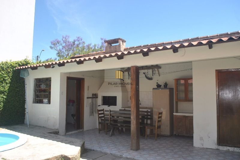 Casa para Venda - 250m², 3 dormitórios, 4 vagas - Serraria