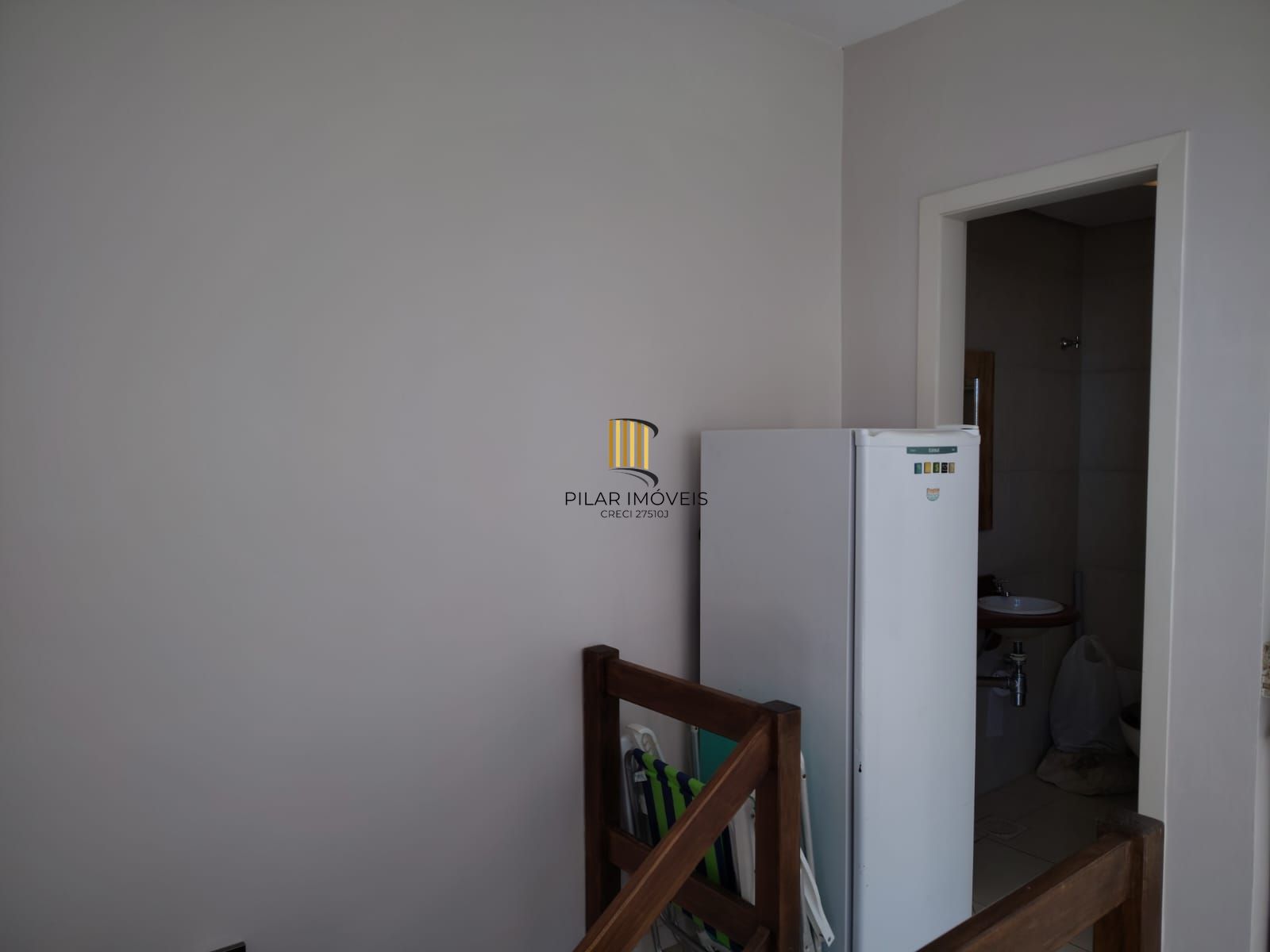 Cobertura de 3 dormitórios, 1 suíte, 2 vagas escrituradas e vista para o Guaíba.