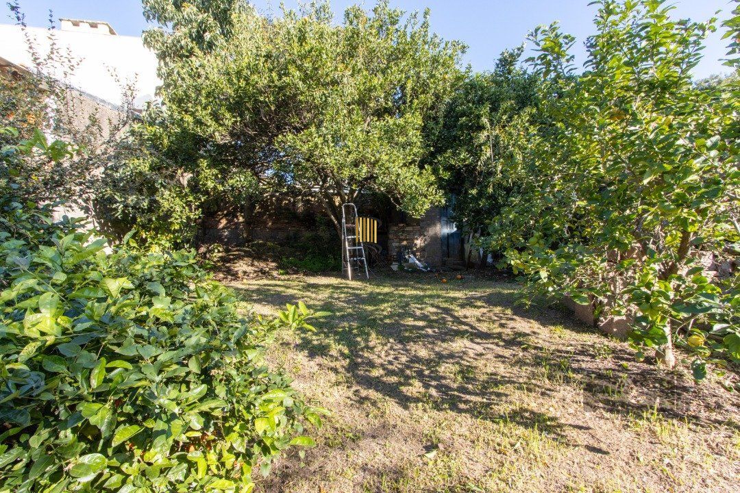 Casa para Venda - 300m², 3 dormitórios, sendo 1 suites, 4 vagas - Tristeza