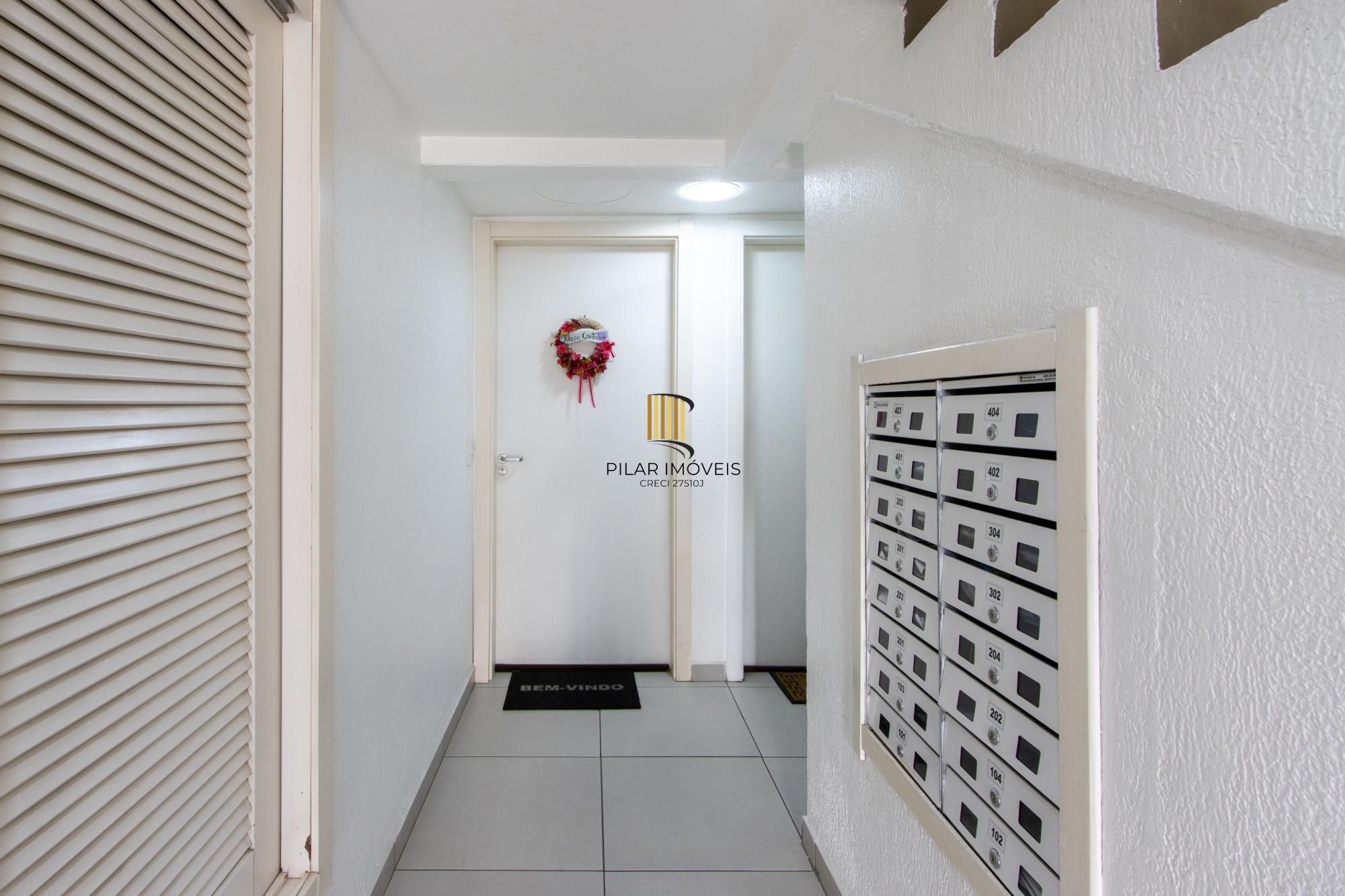 Apartamento térreo, semi mobiliado, com 54,81 m² de área privativa, 3 dormitórios e 1 vaga de garagem2