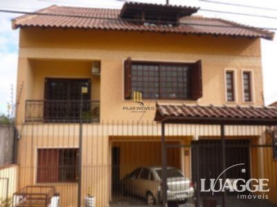 casa com 4 dormitórios, sendo uma suíte , e 530 area privativa