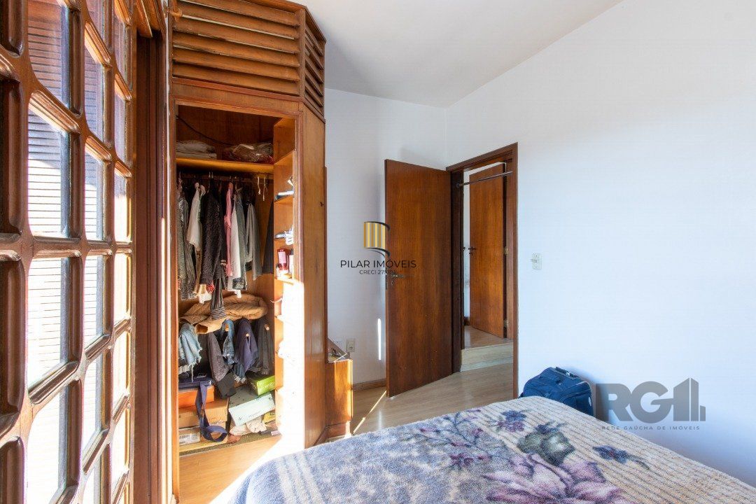 Casa para Venda - 300m², 3 dormitórios, sendo 1 suites, 4 vagas - Tristeza