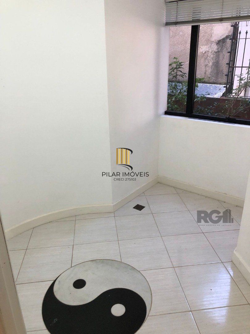 Excelente sala comercial. 2 salas muito espaçosas e uma meno