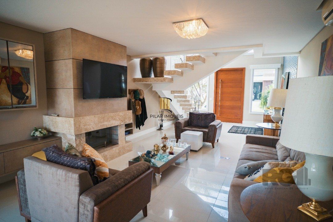 Oportunidade Única! Casa em Condomínio à Beira do Lago com 4 Suítes, sendo uma Térrea e uma Suíte Master Espetacular!