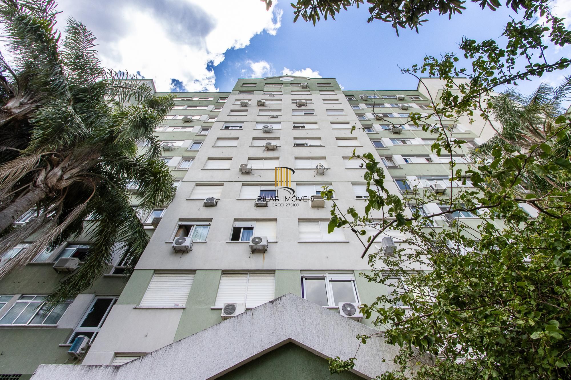Apartamento, desocupado, 2 dormitórios e vaga escriturada, elevador -Cavalhada
