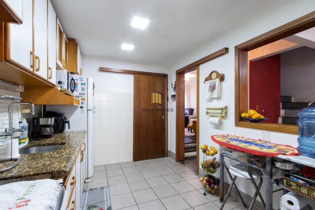 Casa de 3 dormitórios à venda na Tristeza - Zona sul de Poa.