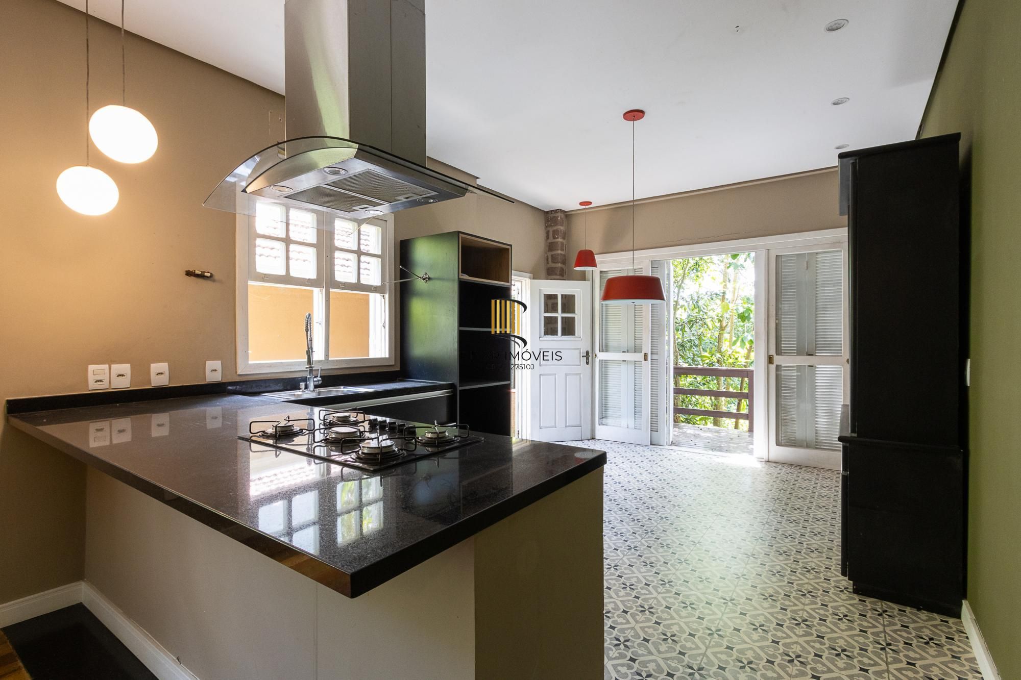 Bela casa térrea, 2 dormitórios e 1 suite - Parte alta do Bairro Espirito Santos