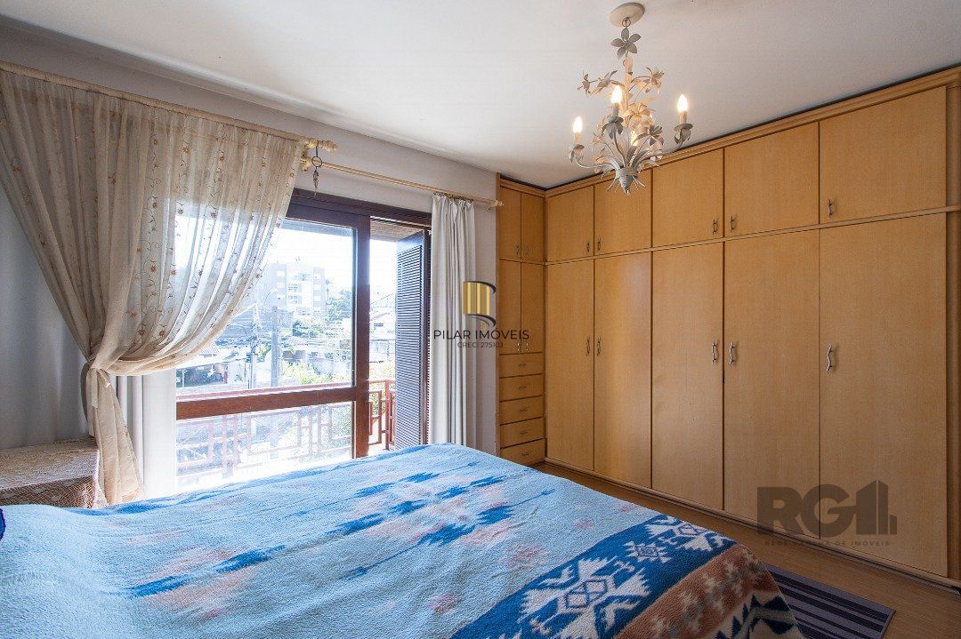 Casa tipo sobrado, com 3 dormitórios em Canoas