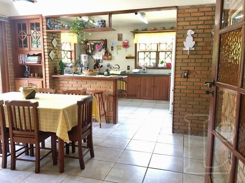 Casa para Venda - 570m², 3 dormitórios, sendo 1 suites, 2 vagas - Hípica