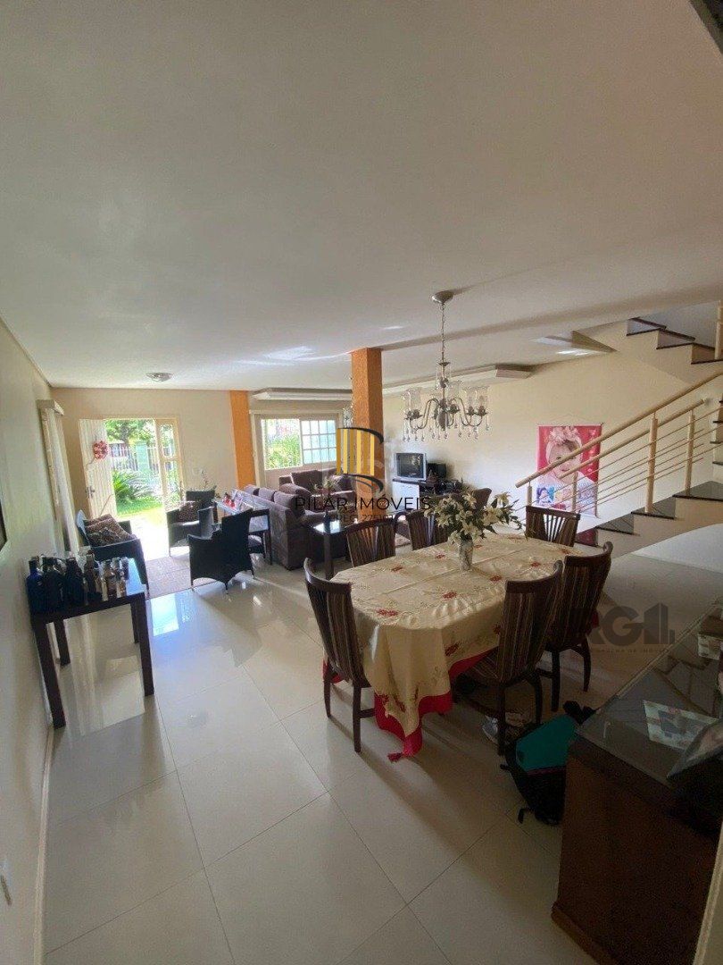 Casa para Venda - 250m², 3 dormitórios, sendo 1 suites, 2 vagas - Cristal