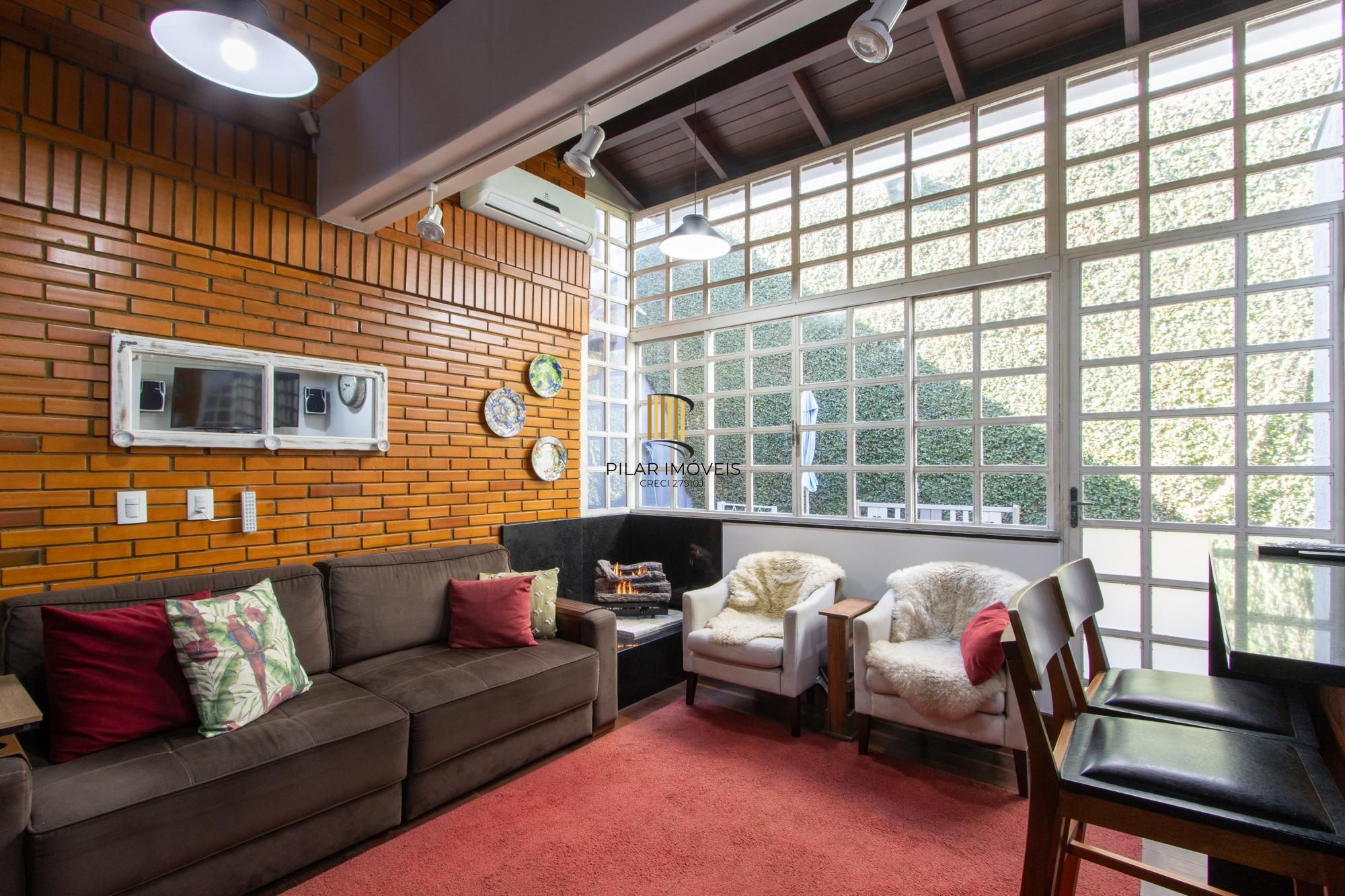 Casa 5 dormitórios no bairro Teresópolis