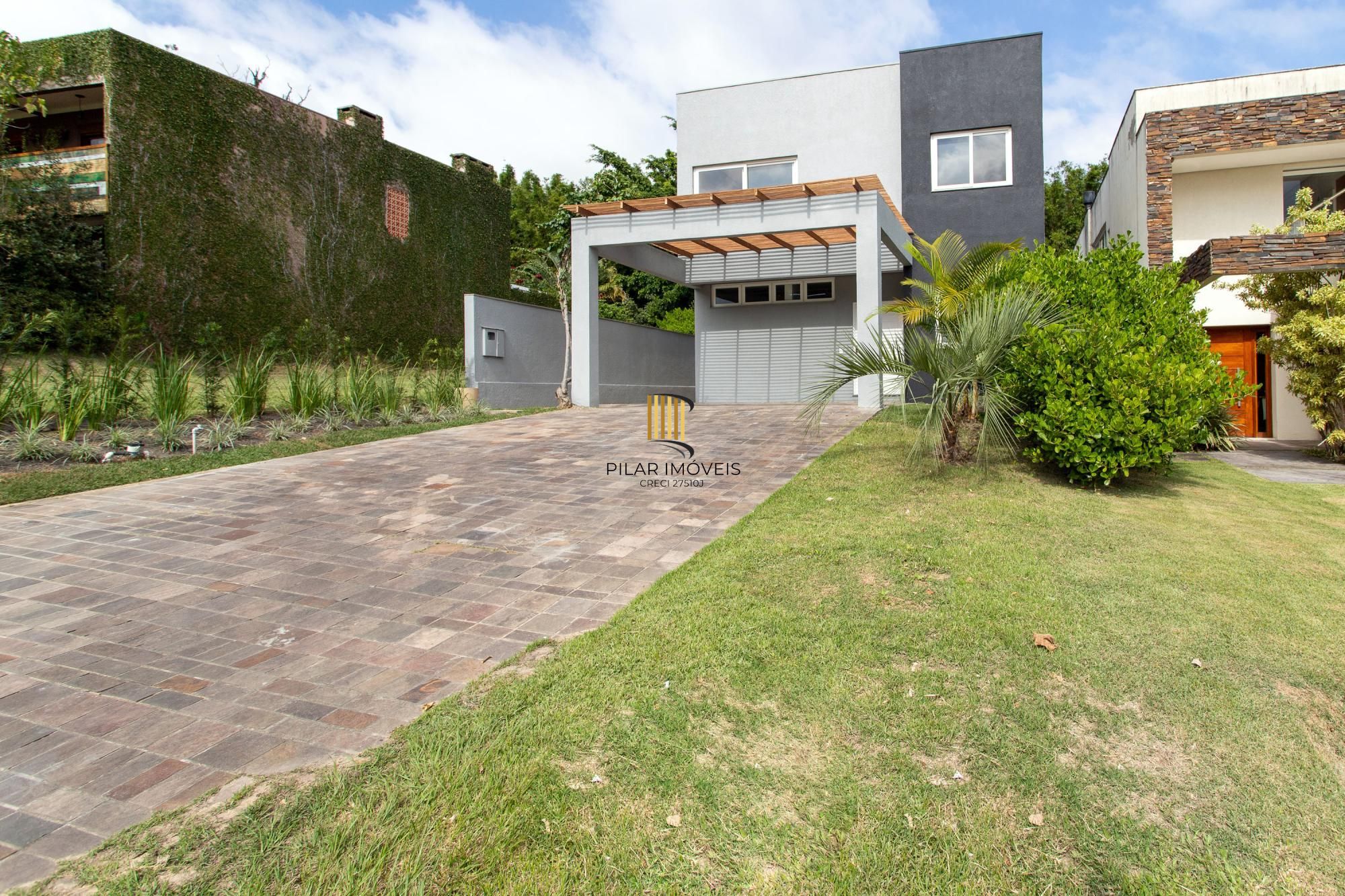 Casa em condomínio no Terra Ville  .Esta casa de alto padrão, dispõe de 4 suítes